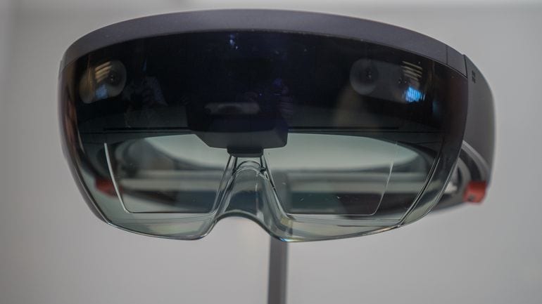 microsoft hololens 1