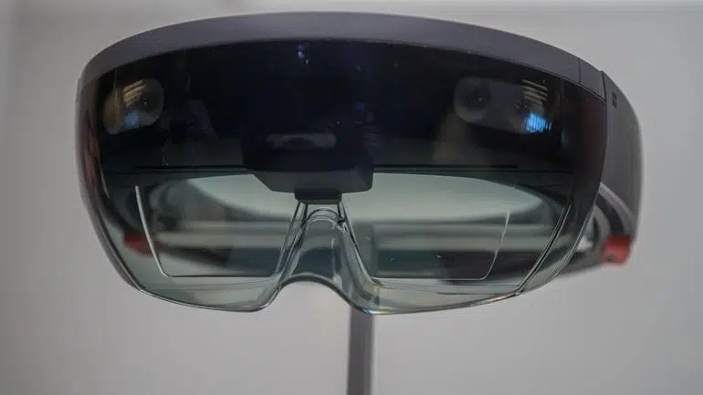 microsoft hololens 1