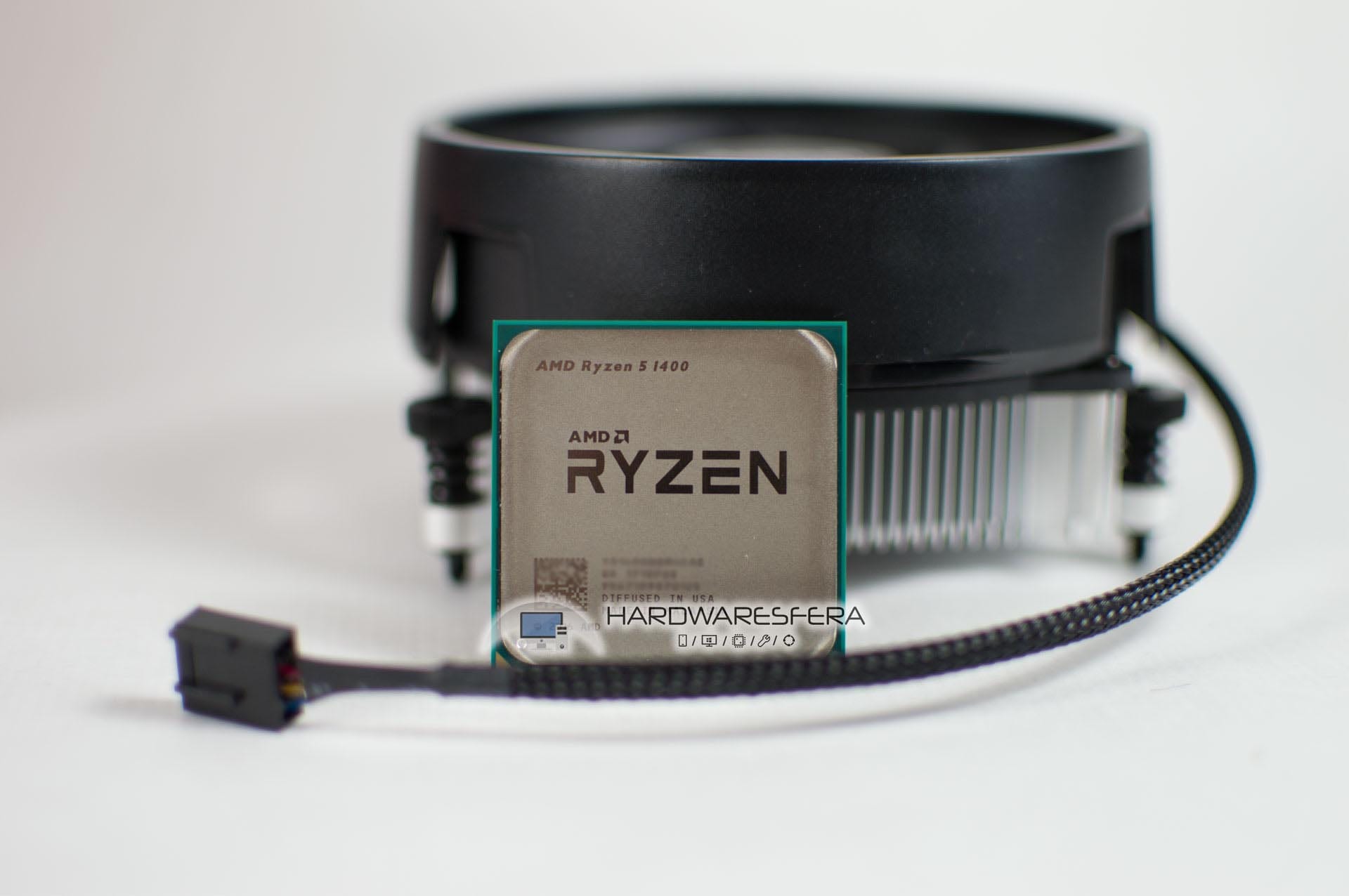 procesador Ryzen 5 1400 con disipador de stock