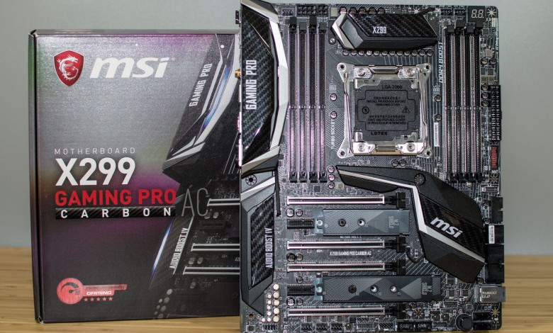 Placa base MSI x299 gaming pro carbon placa junto a caja