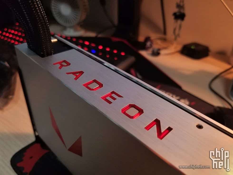 Sapphire RX Vega 64 Liquid 8