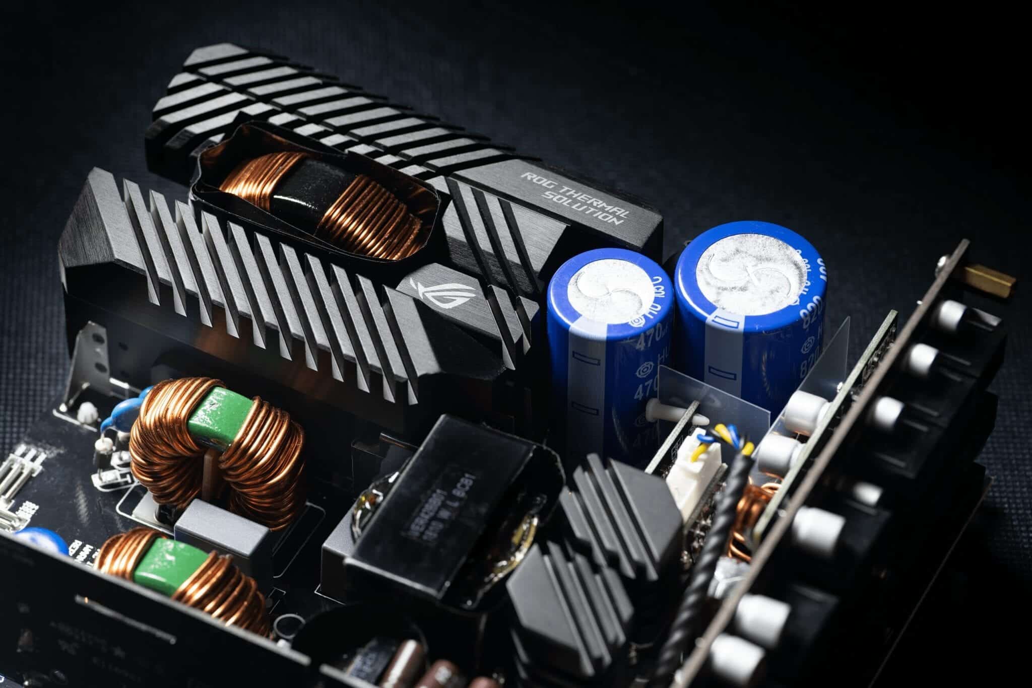 ROG THOR 1200P internal scaled