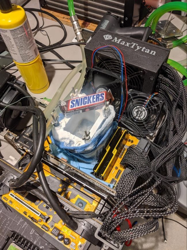 Llevan al Intel Core i9-9900KS hasta los 6.95GHz en todos sus núcleos