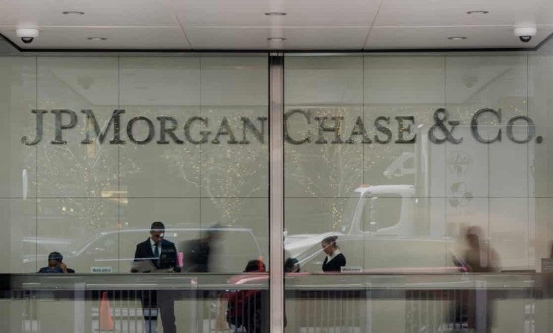 JP morgan demanda tarjeta de credito bitcoin criptomonedas