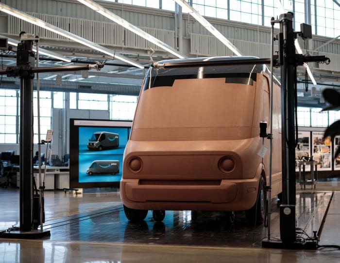 Amazon y Rivian desarrollan vehículos electricos de reparto
