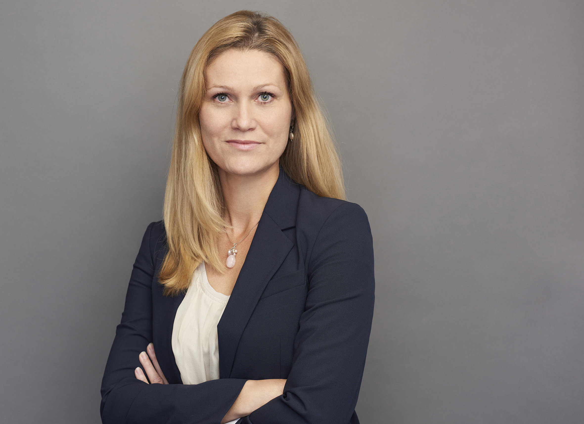 claire-dixon-intel-comunicaciones