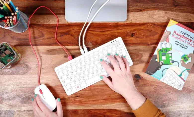 Raspberry-Pi-400-ordenador-teclado