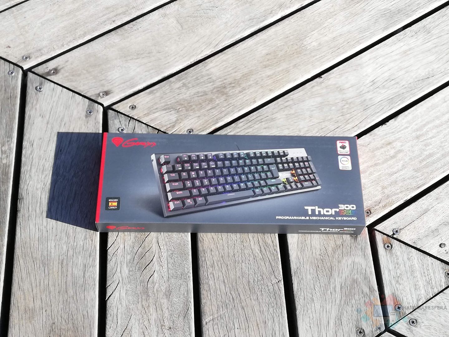 Genesys-Thor-300-RGB-caja-fronta