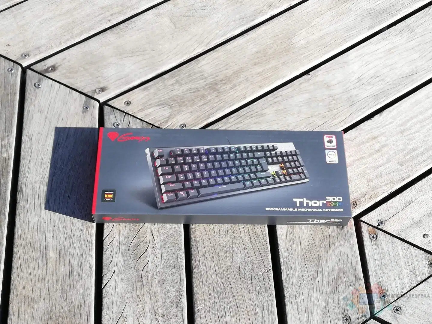 Genesys-Thor-300-RGB-caja-fronta