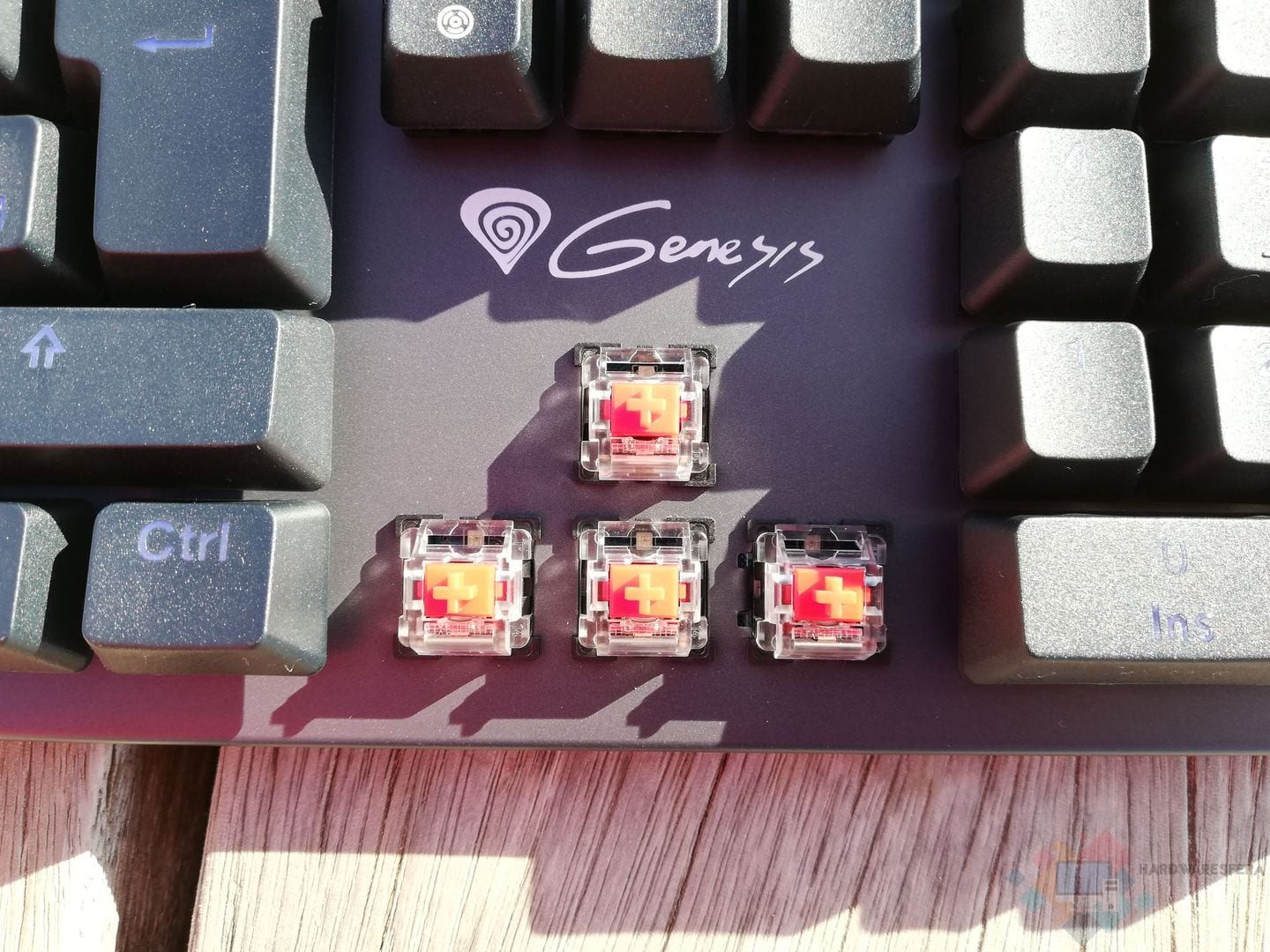Genesys-Thor-300-RGB-outemu-red