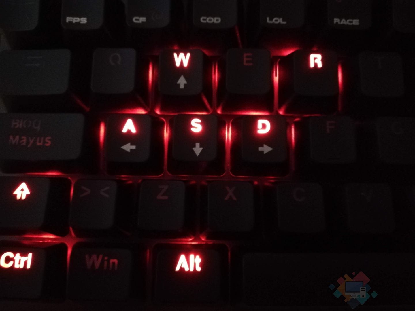 Genesys-Thor-300-RGB-perfil-carreras