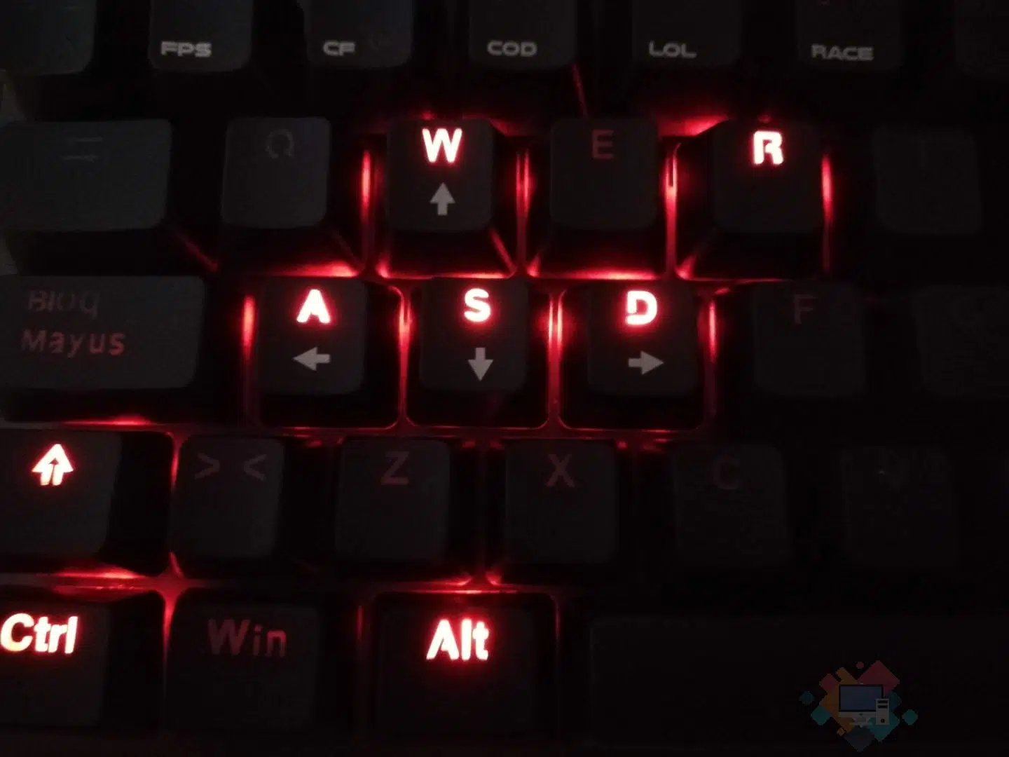 Genesys-Thor-300-RGB-perfil-carreras