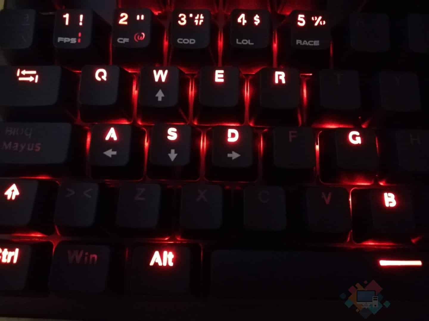 Genesys-Thor-300-RGB-perfil-cod