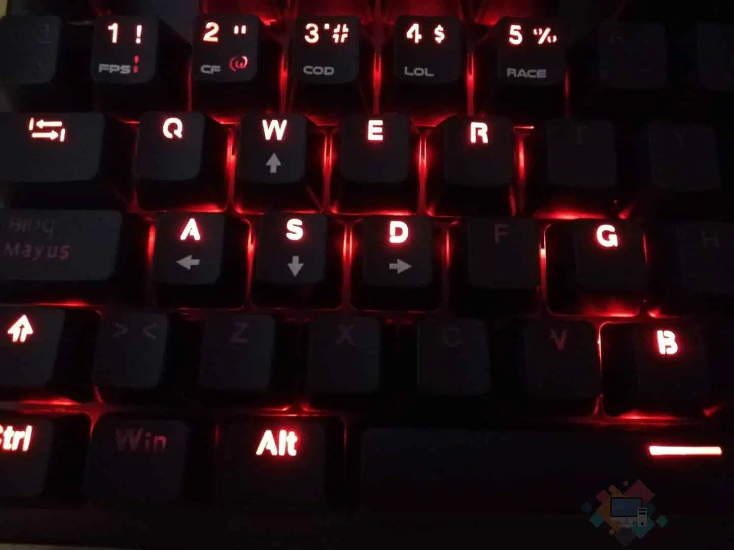 Genesys-Thor-300-RGB-perfil-cod