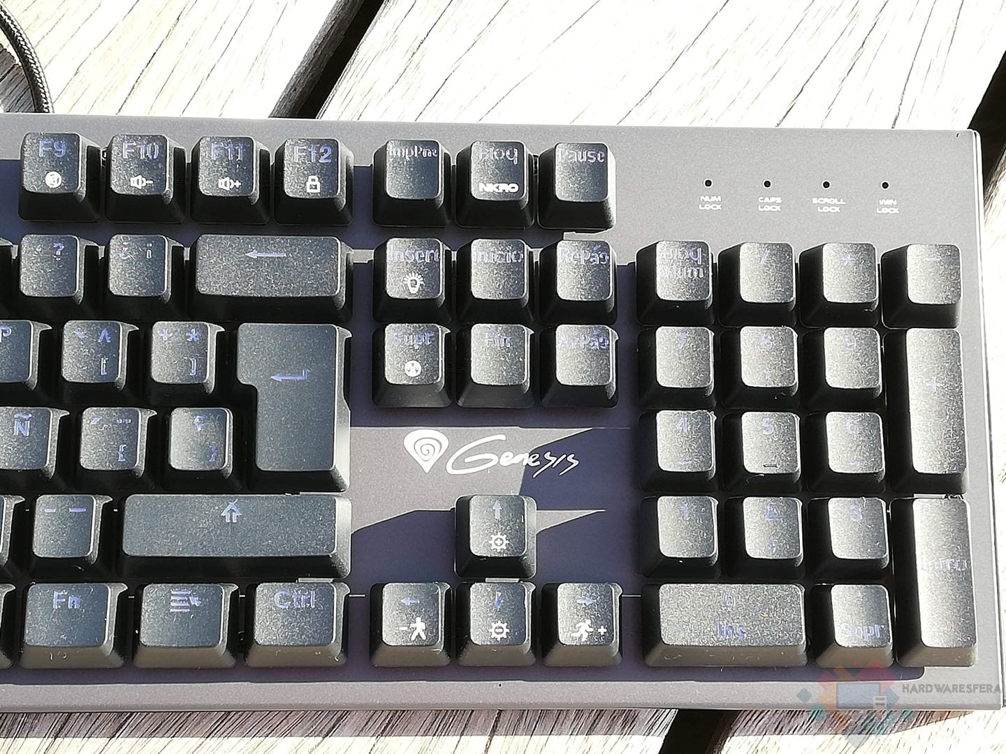 Genesys-Thor-300-RGB-teclado-numerico