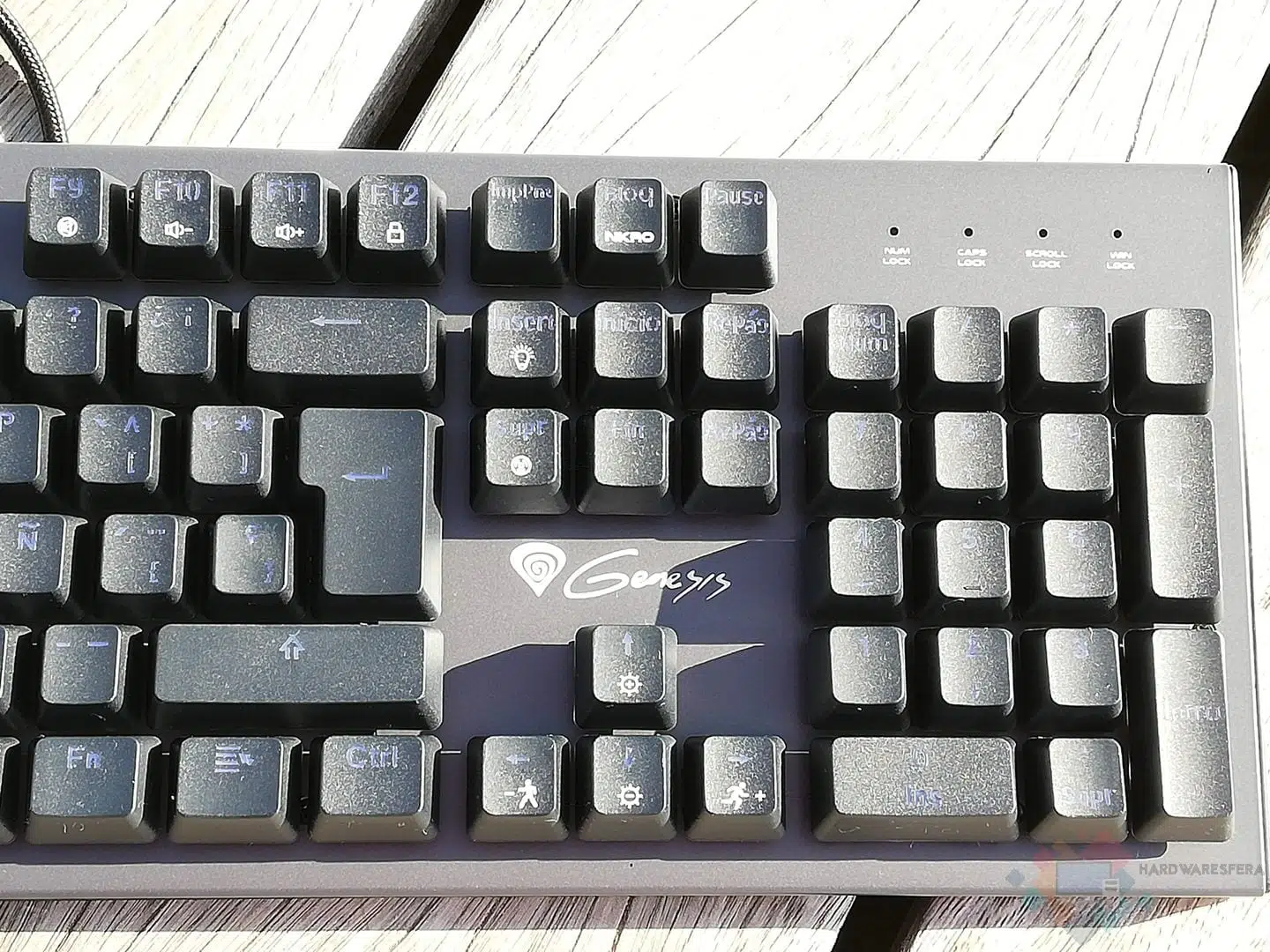 Genesys-Thor-300-RGB-teclado-numerico