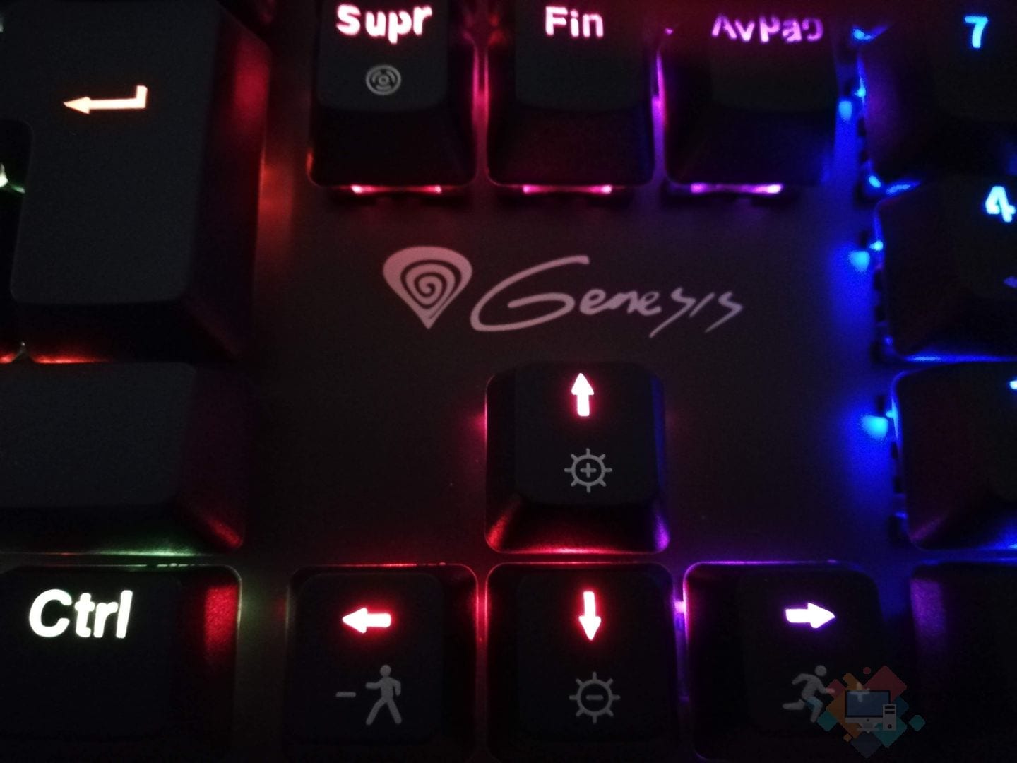 Genesys-Thor-300-RGB-teclas-direccion