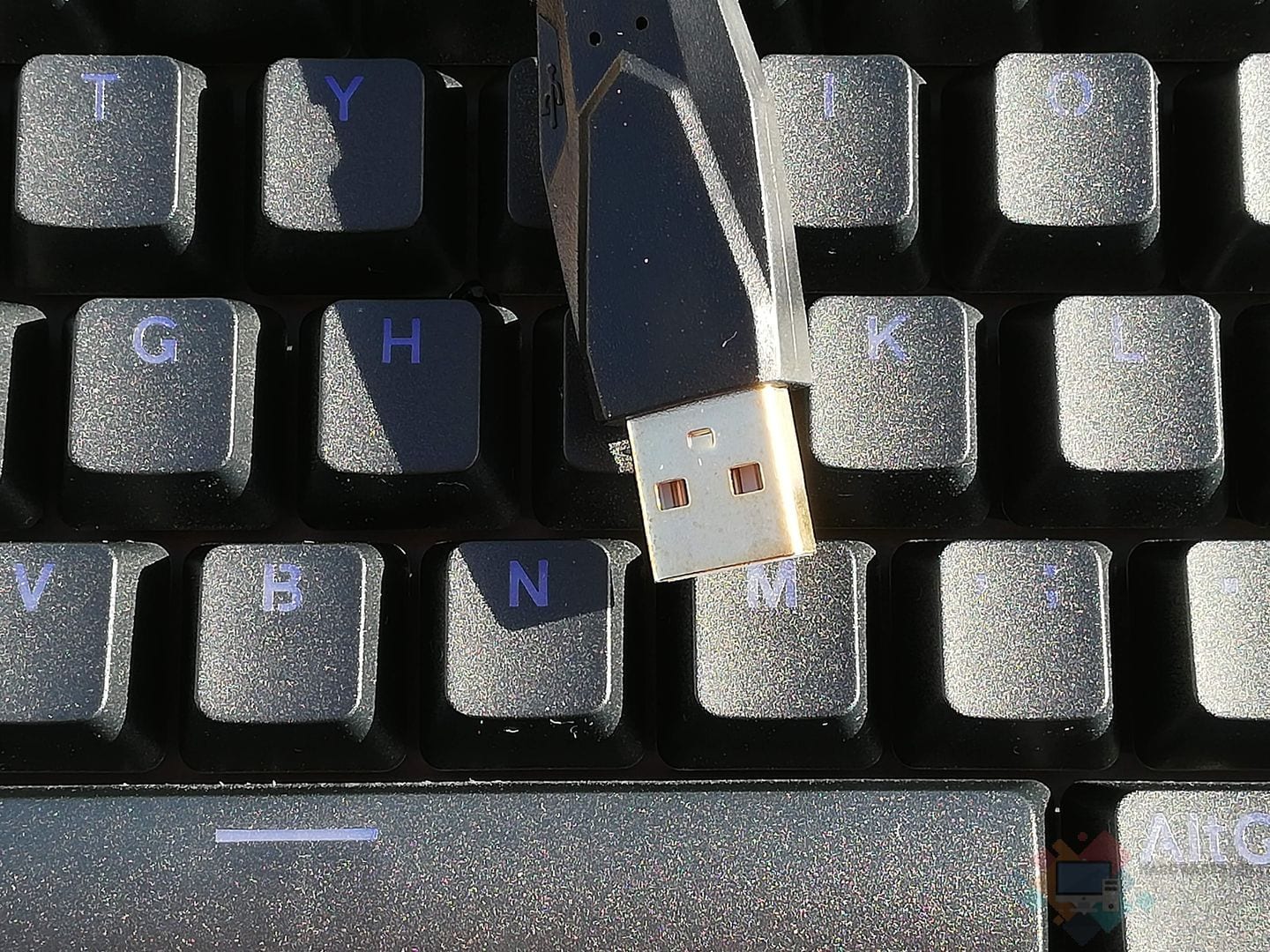 Genesys-Thor-300-RGB-usb