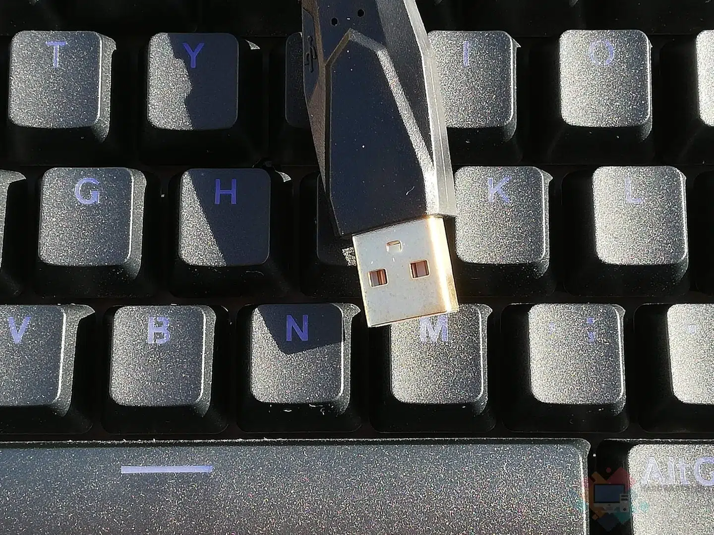 Genesys-Thor-300-RGB-usb