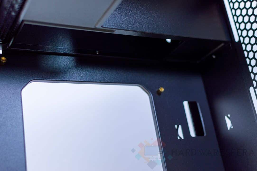 Caja NFORTEC SYNISTRA espacio conectores placa base