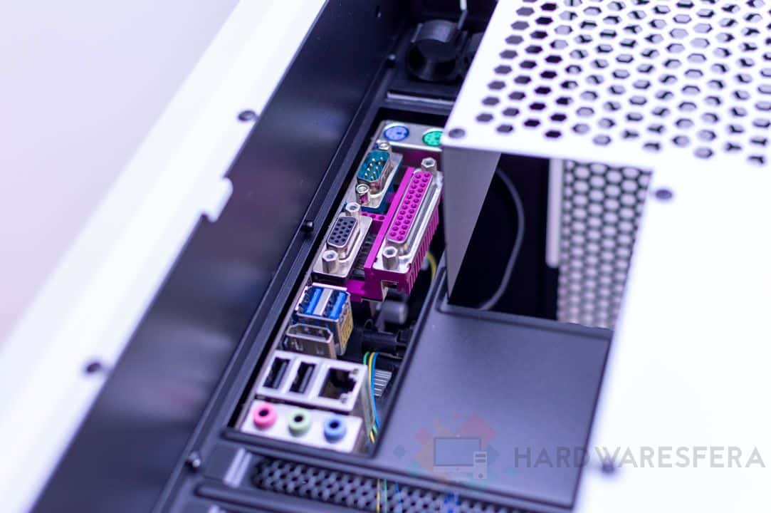 Caja NFORTEC SYNISTRA salidas placa base
