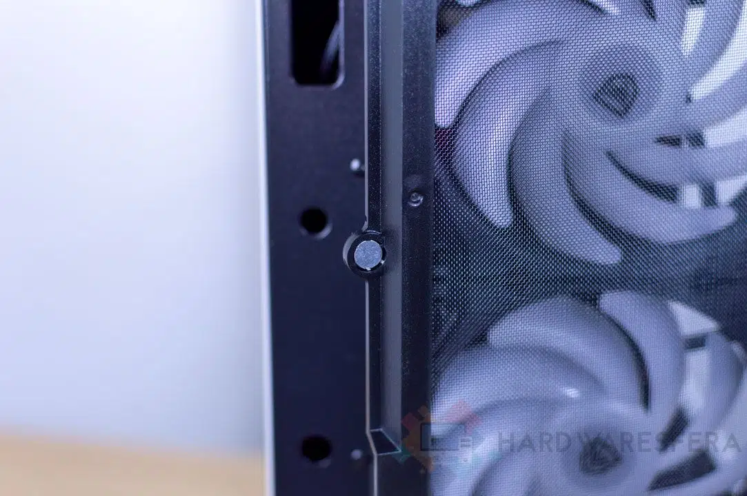Caja NFORTEC SYNISTRA detalle iman filtro magnetico