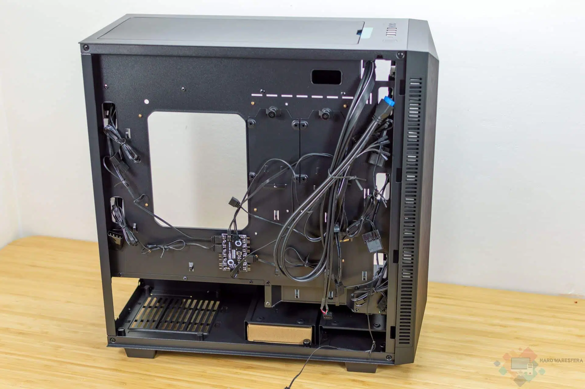 caja atx sharkoon rev200 trasera placa base