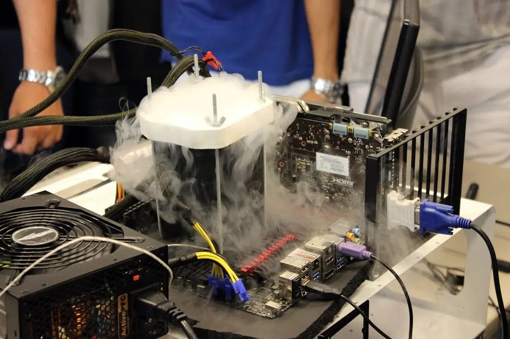 Ovreclocking de una CPU usando nitrógeno líquido