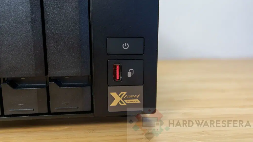 QNAP TVS-x72xt+