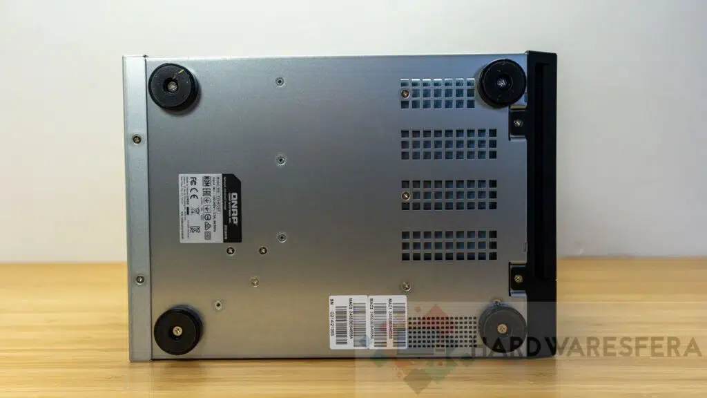 QNAP TVS-x72xt+