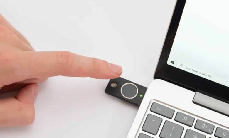 yubikey bio sensor huellas gestor contraseñas contraseña