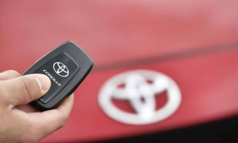 toyota-coche-llavero-inteligente-abrir-puerta