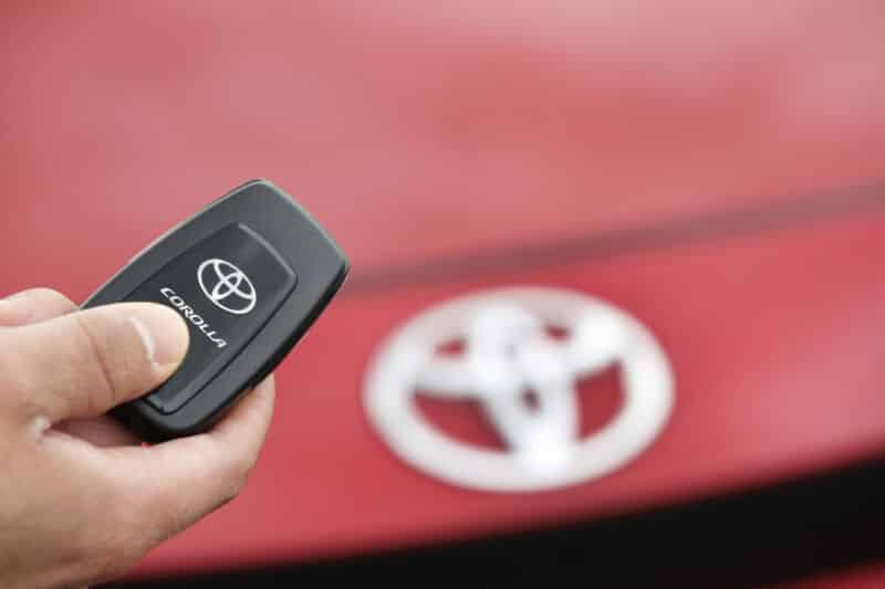toyota-coche-llavero-inteligente-abrir-puerta